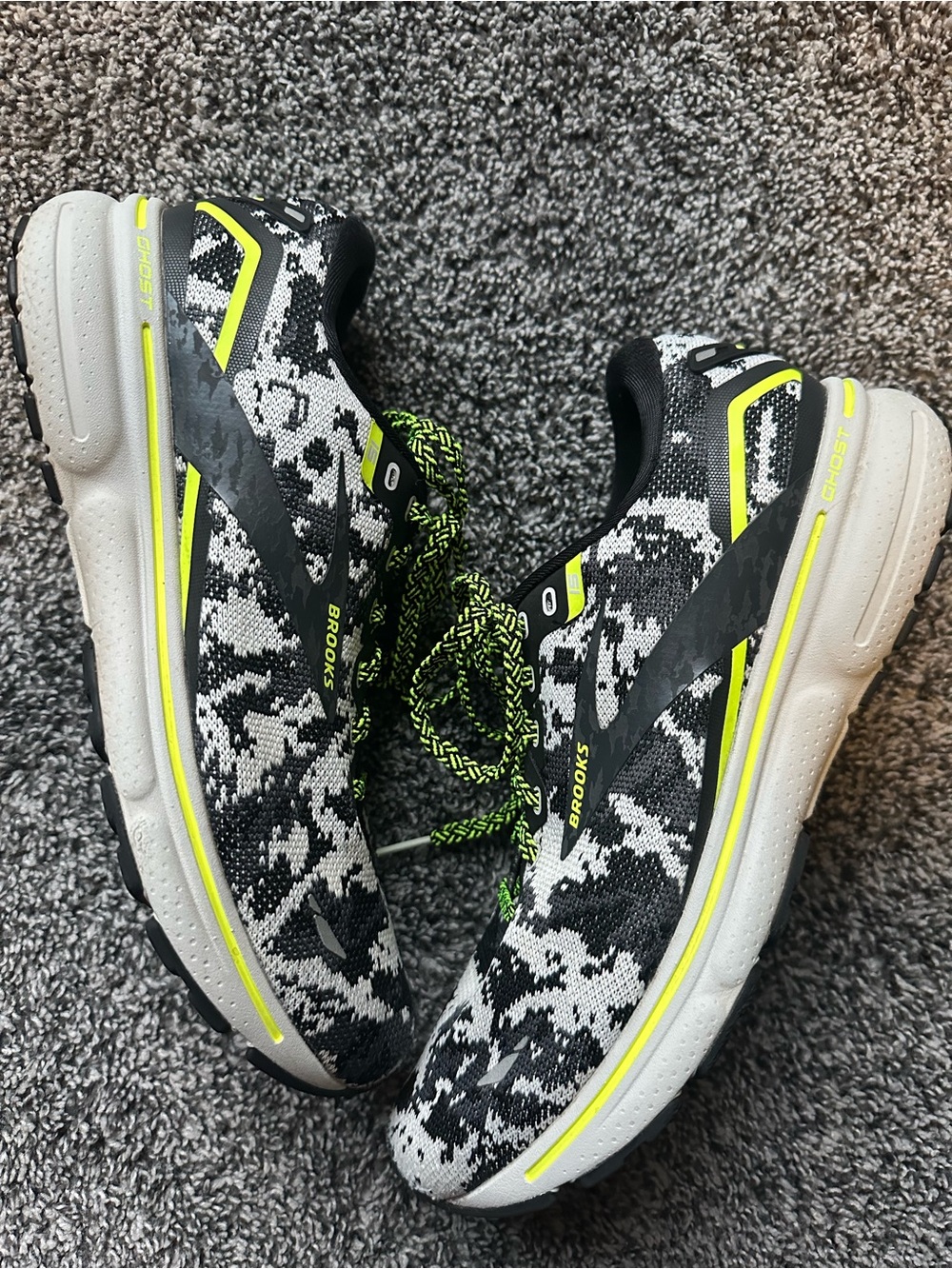 Women's BROOKS GHOST 15 Camo Black, White, Neon Running Walking Shoes Size 11